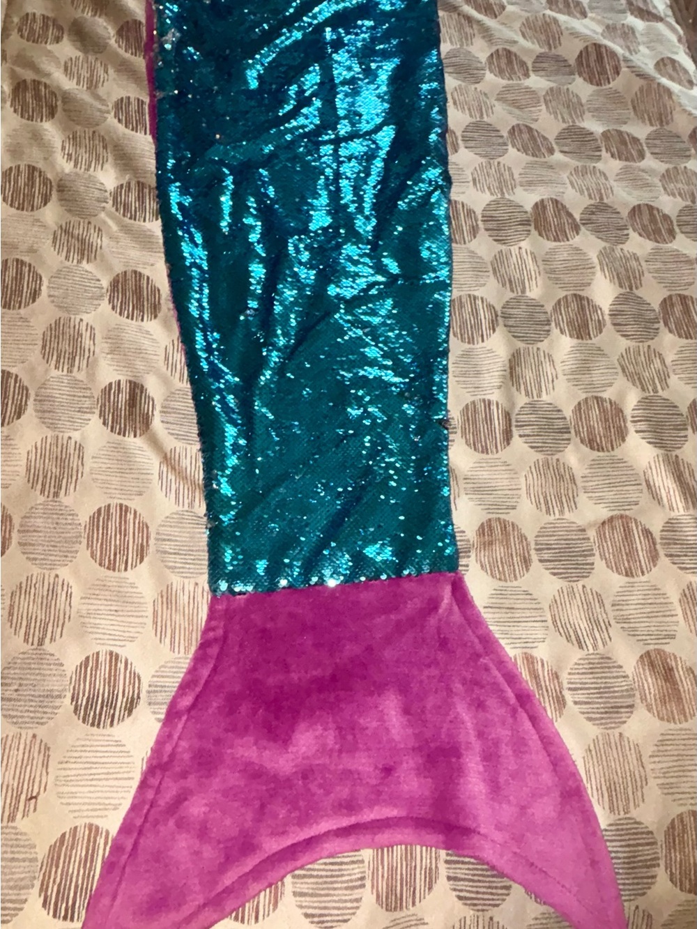 Wearable mermaid blanket
